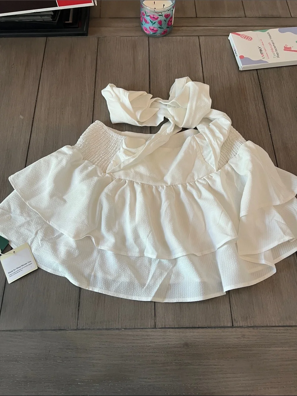 NWT White Halara Bow back skirt - Size Medium - Picture 5 of 7